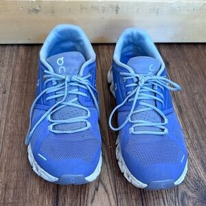 Oncloud Vibrant Blue/light purple  Sneakers size 9